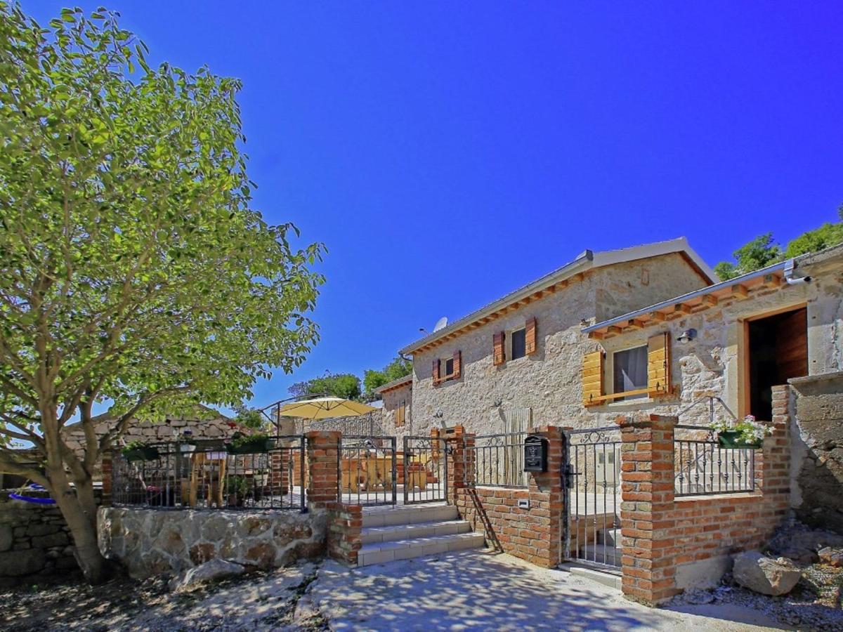 Lovely Holiday Home In Starigrad ภายนอก รูปภาพ